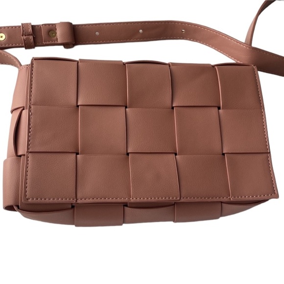 NEW WOVEN MAUVE CROSSBODY PURSE SNAP ENCLOSURE INSIDE ZIPPER ADJUSTABLE STRAP - Picture 8 of 9